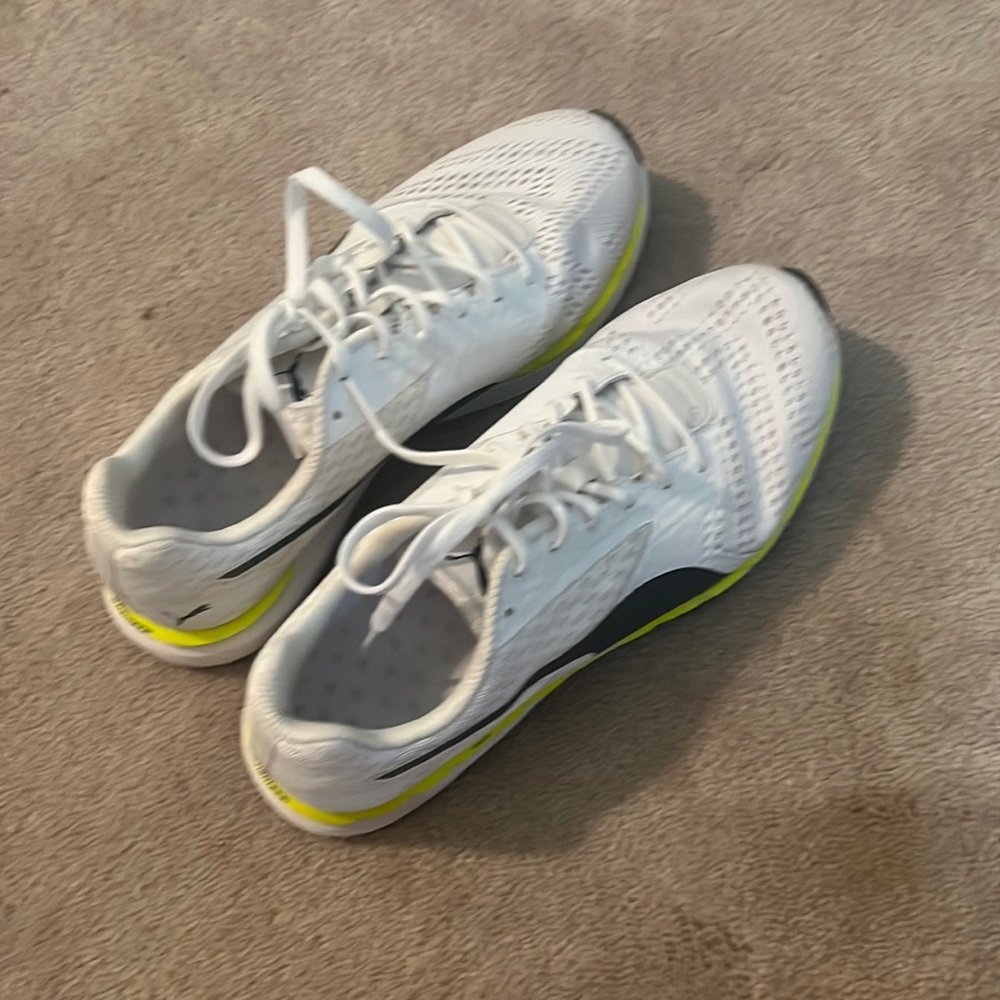 EUC Puma running shoe size 8.5 white/yellow